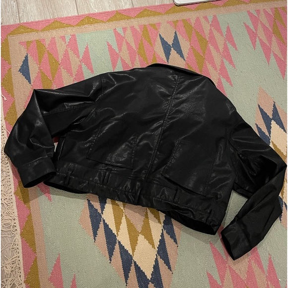 Zara faux leather jacket. - Picture 3 of 5